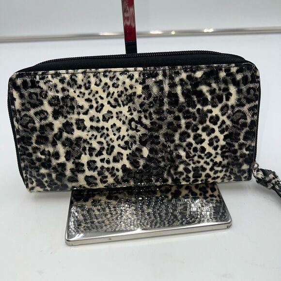 Kenneth Cole Reaction Snow Leopard Zip Around Wallet - Picture 5 of 8